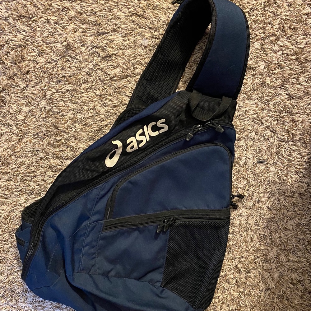 ASICS cross body athletic bag (unisex)